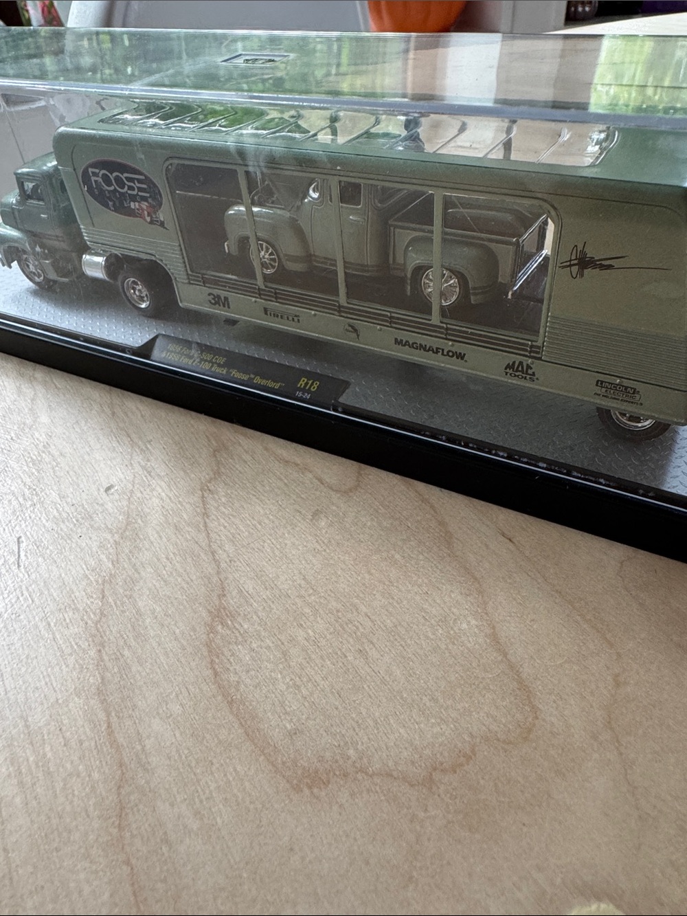 Goose design Green Transporter Die-Cast Display Truck